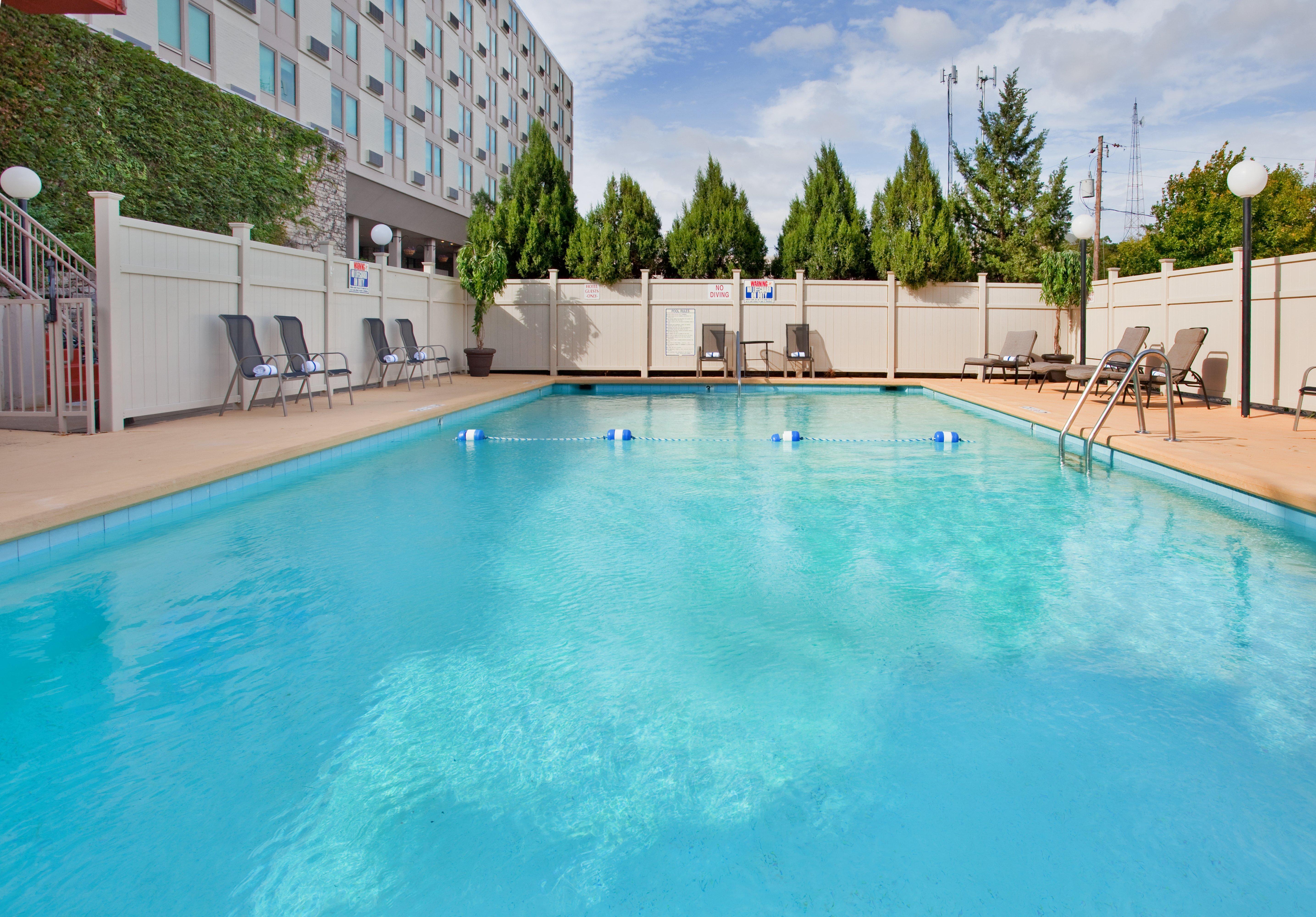 Holiday Inn At The Campus By Ihg Manhattan Exterior photo